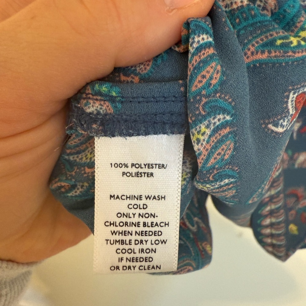 2/$30 LOFT - Colorful Blue Paisley Print Short Sleeve Blouse Size Medium - Picture 8 of 11